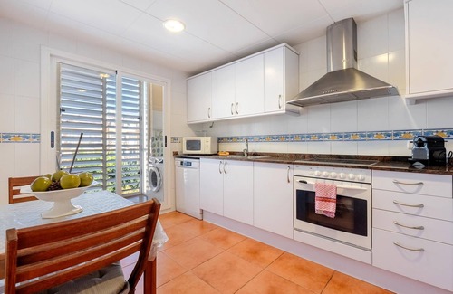 Costa Dorada Apartment | Apartment with pool and sea views 200m beach