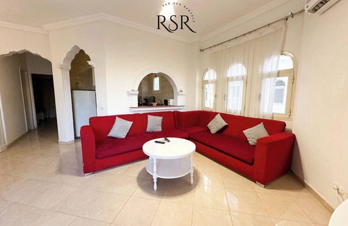 Al Mamsha El Seyahi Apartment | Apartment with a big swimming pool and balcony