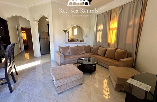 Al Mamsha El Seyahi Apartment | Apartment with an amazing swimming pool view