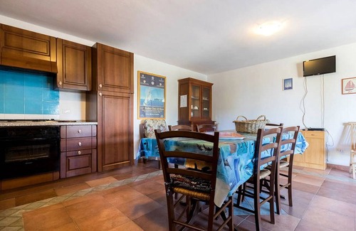 Sant'Antioco Apartment | Apartment with large garden, 5 minutes from Cala Sapone, 4/5 people