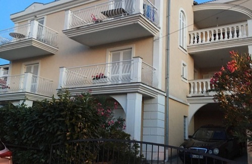 Njivice Apartment | Apartment with loggia and fantastic sea view and close to the beach