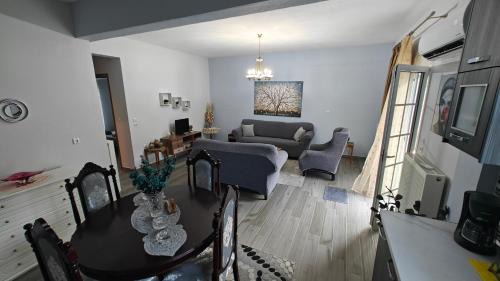 Loutraki Apartment | Apartment with Mountain View