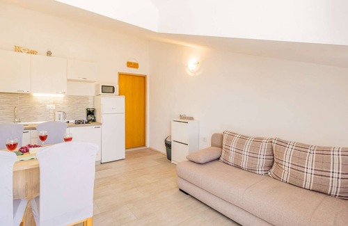 Metajna Apartment | Apartment with sea view, free parking, safe, Netflix