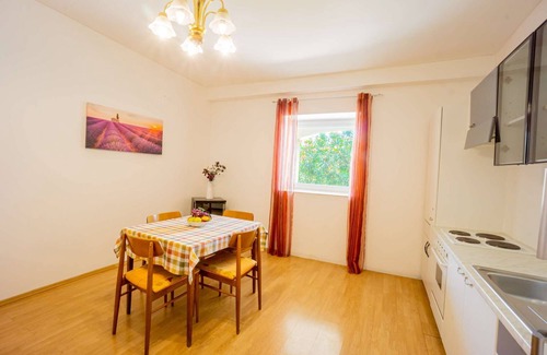 Metajna Apartment | apartment with seaview, private parking and free WiFi