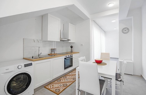 Banjol Apartment | Apartment with shared garden in Banjol