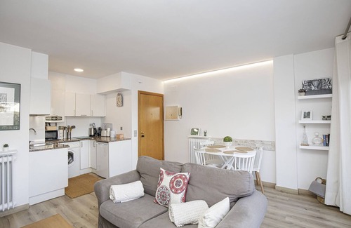 Eixample Apartment | Apartment with very large balcony in Girona
