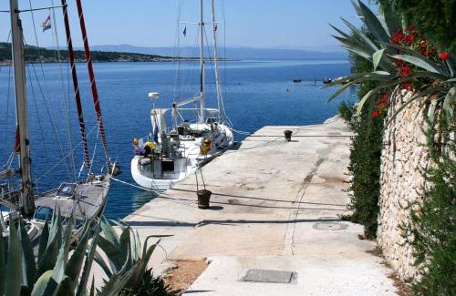 Pokrivenik Apartment | Apartments by the sea Cove Pokrivenik, Hvar - 4604