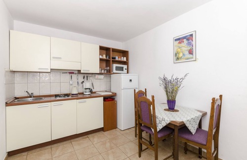 Pokrivenik Apartment | Apartments Dinko (37851-A2) - Gdinj - island Hvar