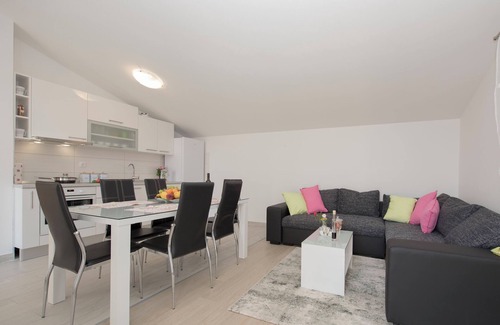 Stobrec Apartment | Apartments Family Spacious (117711-A2) - Split