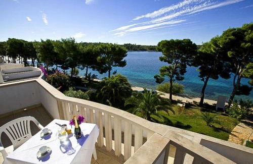 Cove Makarac (Milna) Apartment | Apartments Illyrian Resort Milna - CIN08003-CYC