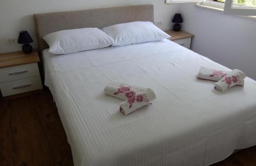 Loviste Apartment | Apartments Indira II