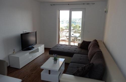 Loviste Apartment | Apartments Indira II