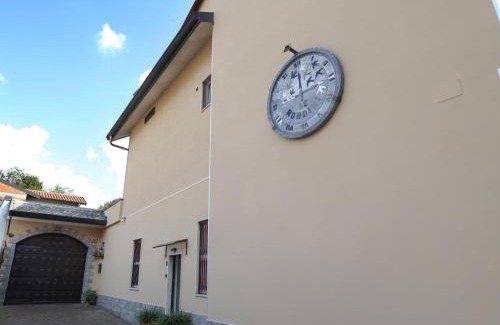 Cardano al Campo House | Apartments Le Rondini 1
