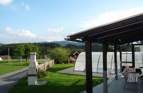 Viechtach Apartment | Apartments Penzkofer Himmelwies south slope with pool