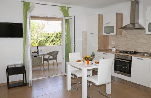 Cove Tri Zala (Zrnovo) Apartment | Apartments St.Anthony