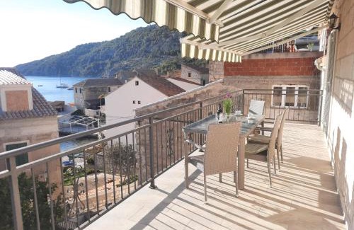 Komiza Apartment | Apartments Villa Beba
