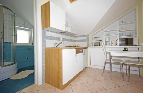 Sumartin Apartment | Apartments Villa Rose - Standard Studio with Sea View and shared Terrace (A2 bijeli)