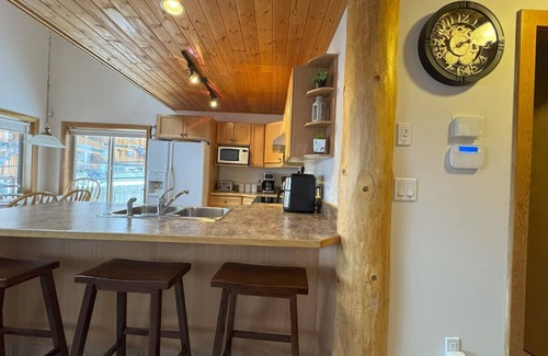 Okanagan-Similkameen House | Apex Mountain ~ Ubuntu at Apex