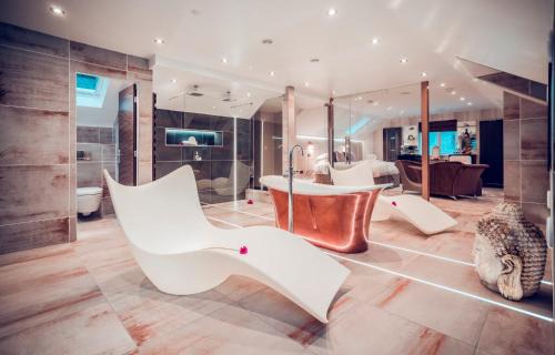 Bowness-on-Windermere Hotel | Aphrodites Group - Luxury Hot Tub Suites in Central Lake District!