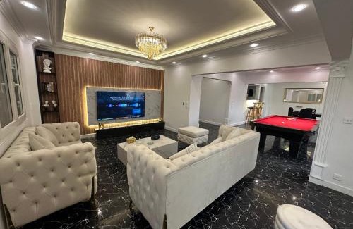 Oula Apartment | APOLO- 3 Bedroom Luxury Nile View Apartment