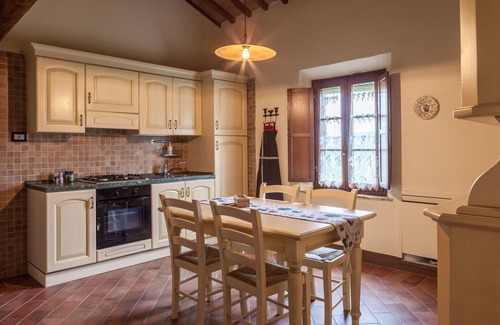Sovicille Apartment | App. Verdi - Bright and comfortable in the Sienese countryside with swimming pool
