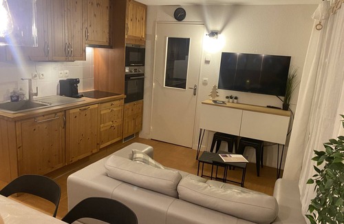 Besse-et-Saint-Anastaise Apartment | Appartement en centre station résidence le Pavin