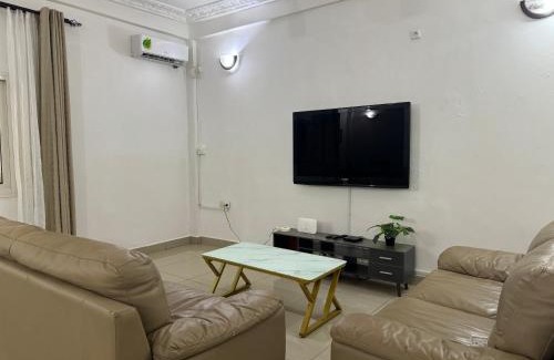 Yaounde Apartment | Appart meublé moderne WIFI,TV - Omnisports, Fouda