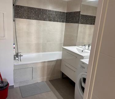 Plaisir Apartment | Appart Neuf Proche Versailles, Thoiry, France Miniature