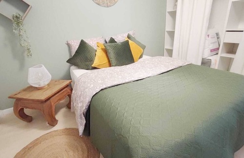 Carrieres-sous-Poissy Apartment | Appart Poissy Relax Wi-Fi Pool by Servallgroup