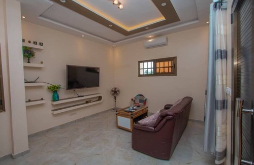 Lome Apartment | Appart Romantique à 2 Minutes de L'aéroport International