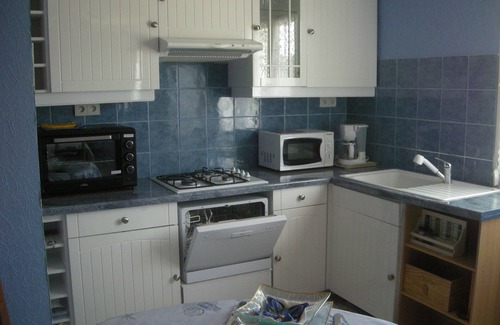 Roquefort-la-Bedoule Apartment | Appart. with swimming pool - (4 people during the stay + 1 child under 3)