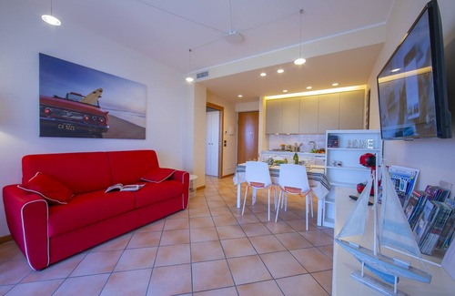 Rivoltella Apartment | Appartamento Vista Lago, Desenzano Del Garda, Italy