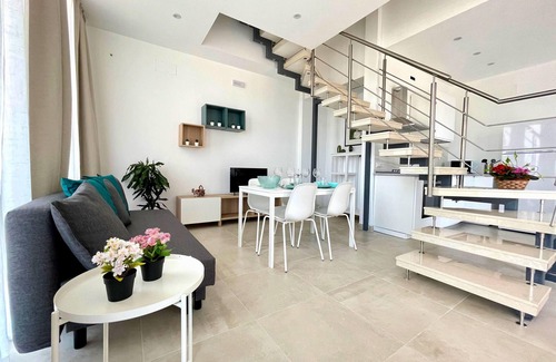 Santa Lucia House | Appartamento Vista Mare con 2 Camere e 3 Bagni, Spiaggia, Solarium, Parcheggio