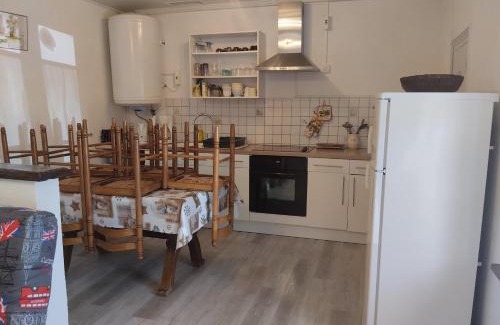 Besse-en-Chandesse Apartment | Appartement Le Paradou à Besse