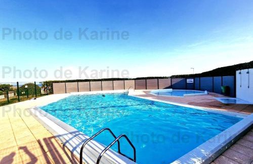Palavas-les-Flots Apartment | Appartement 1ere ligne piscine terrasse au bord de la plage front de mer avec 6 vélos