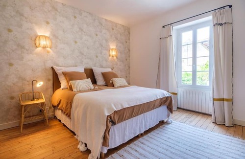 Bourg-sur-Gironde Apartment | Appartement avec son patio dans centre historique de Bourg