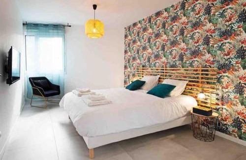 Republique - Tolstoi Apartment | appartement avec jaccuzzi 15 min du centre de lyon