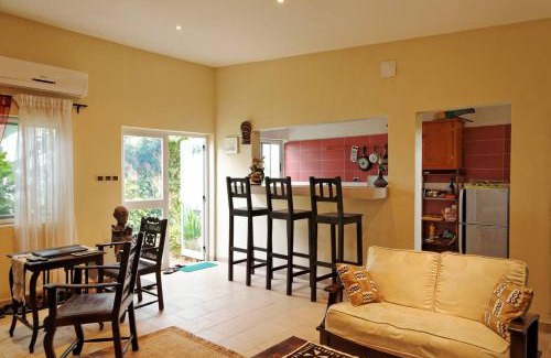 Littoral Department House | Appartement charmant à Cotonou avec terrasse