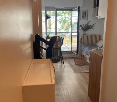 Parc-de-Montsouris Apartment | Appartement cosy à deux pas de la Cité Universitaire, accès direct RER B depuis l'aéroport, animaux acceptés