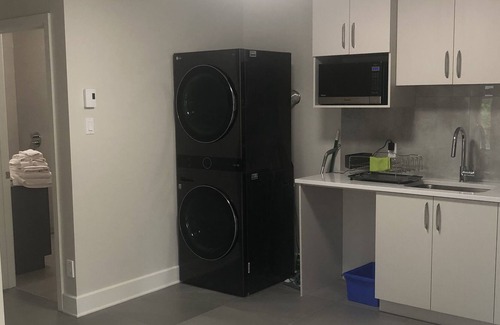 Pointe Claire Apartment | Appartement intergénérationnel à louer dans maison unifamiliale. Entrée privée.