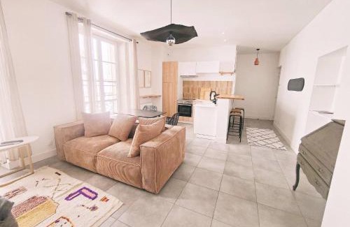 Nimes City Centre Apartment | Appartement Le Cœur de Nîmes Secteur Arènes Parking Offert !