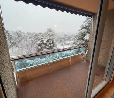 Embrun Apartment | Appartement rénové à 200m de la plage + garage