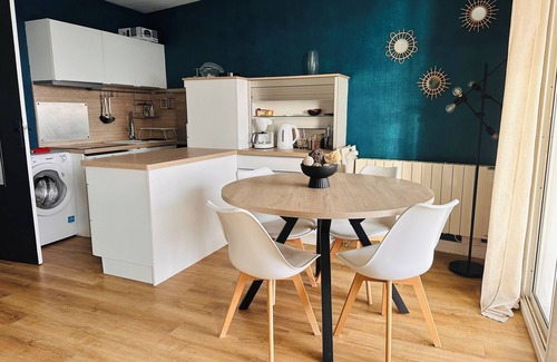 Morbihan Apartment | Appartement Rénové, vue sur Mer, à 20 Mètres de la Grande Plage de Quiberon