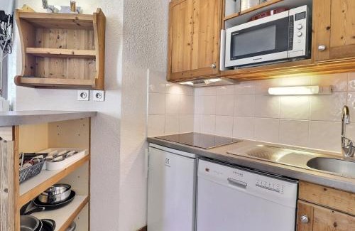 La Perriere Apartment | Appartement skis aux pieds à La Tania - 6 pers, 2 pièces cabine, balcon, proche commerces, navette - FR-1-182A-11