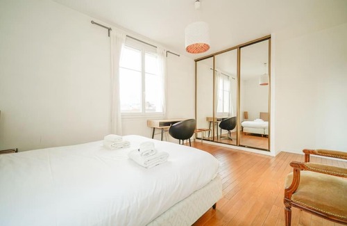 17th Arrondissement Apartment | Appartement spacieux 17ème arrondissement - II