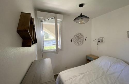 La Roche-Posay Apartment | Appartement T2 avec terrasse et Wi-Fi proche des Thermes du Connétable - FR-1-541-125