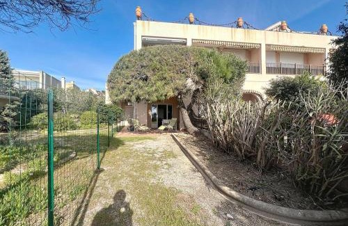 Les Lecques Apartment | Appartement T3 avec jardin, accès direct plage - FR-1-770-43
