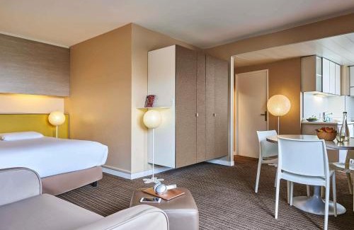 Republique–Point-du-Jour Hotel | AppartHotel Mercure Paris Boulogne