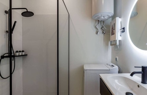 Mousio Condo | Appealing 1BR Apartment at ZOIA The Met