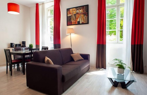 Dinan Condo | Apptmnt dans Cité Médiévale | Piscine Extérieure